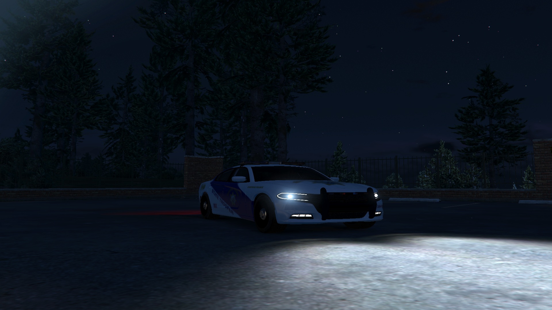 SAHP Dodge Charger bei Nacht