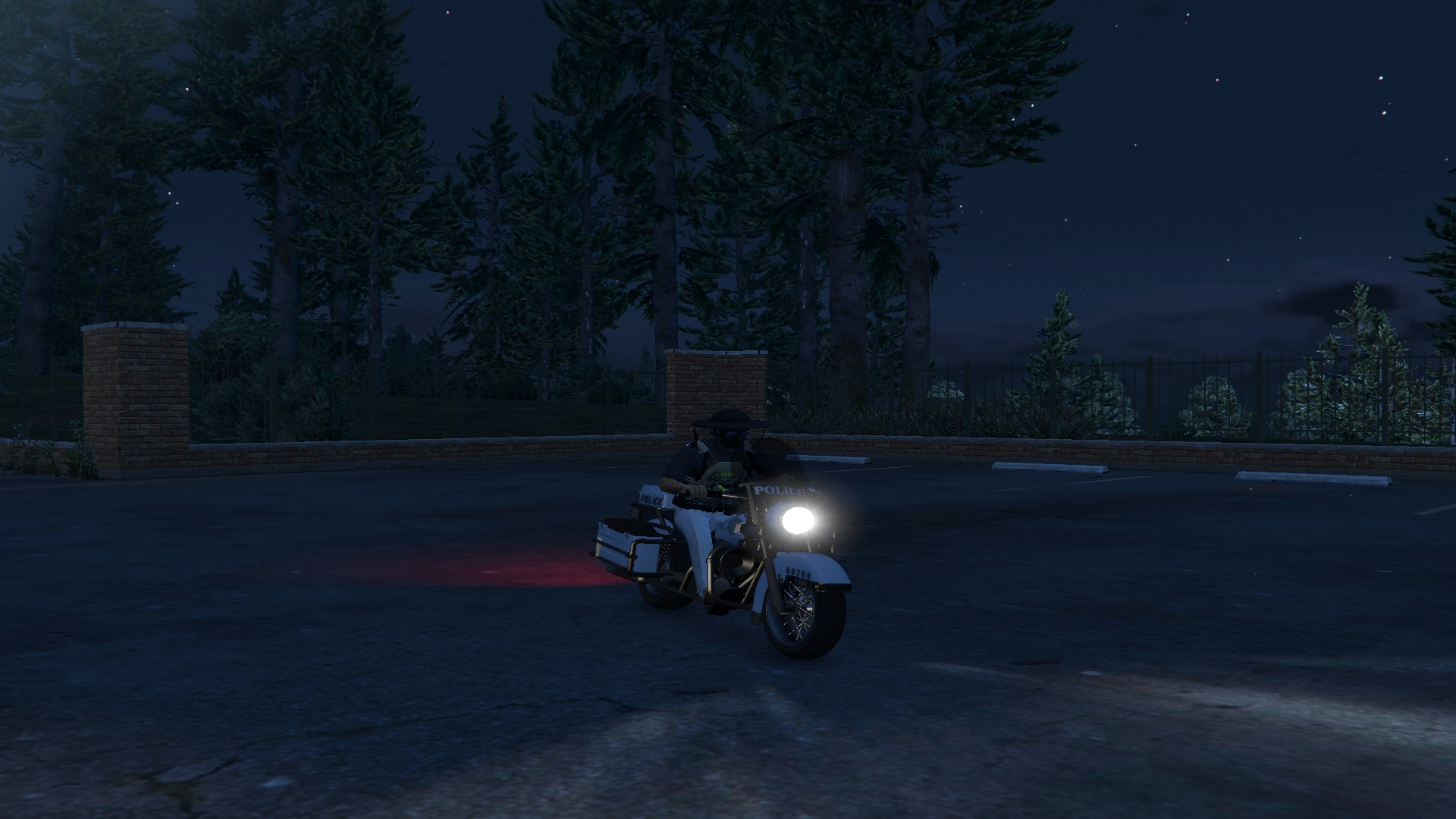 SAHP Polizeimotorrad bei Nacht